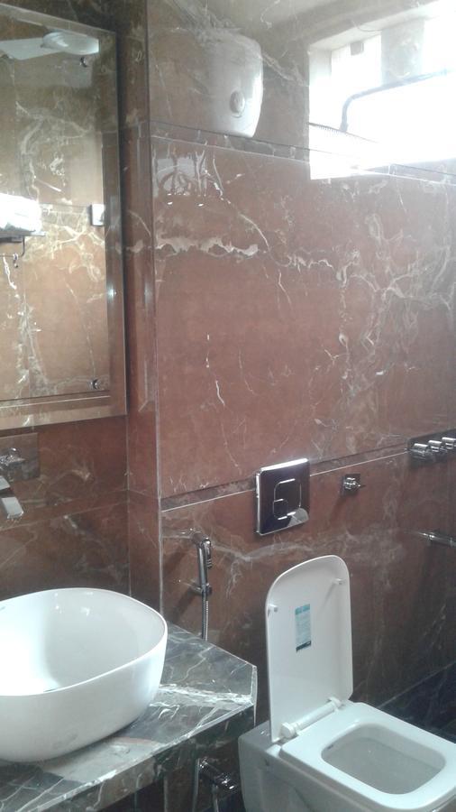 Hotel The Grand Inn Jammu Buitenkant foto