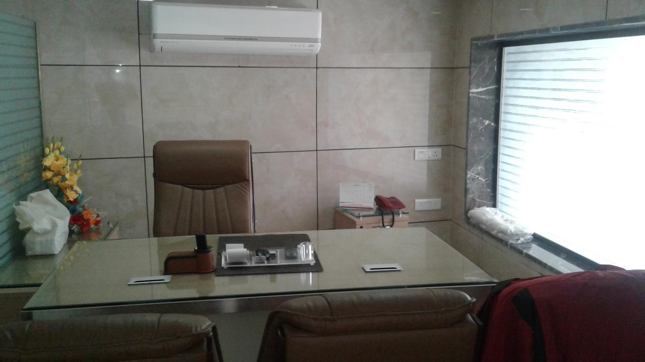 Hotel The Grand Inn Jammu Buitenkant foto