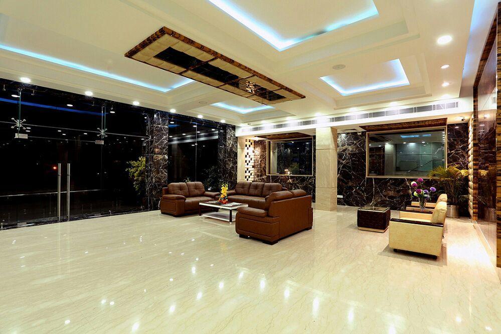 Hotel The Grand Inn Jammu Buitenkant foto