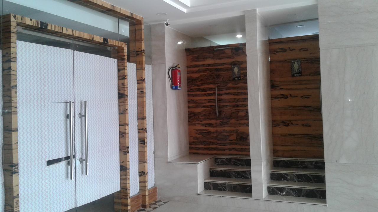 Hotel The Grand Inn Jammu Buitenkant foto