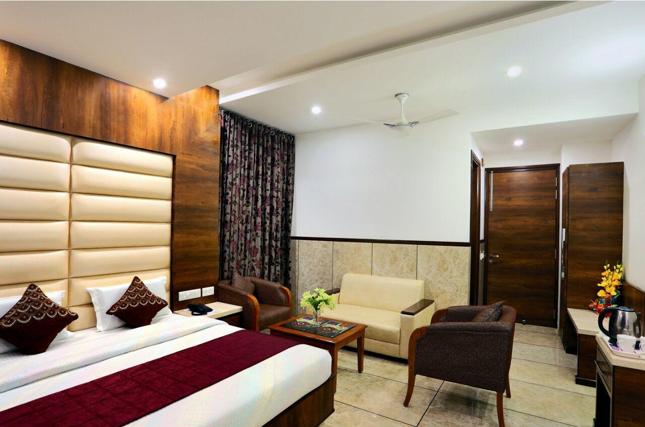 Hotel The Grand Inn Jammu Buitenkant foto