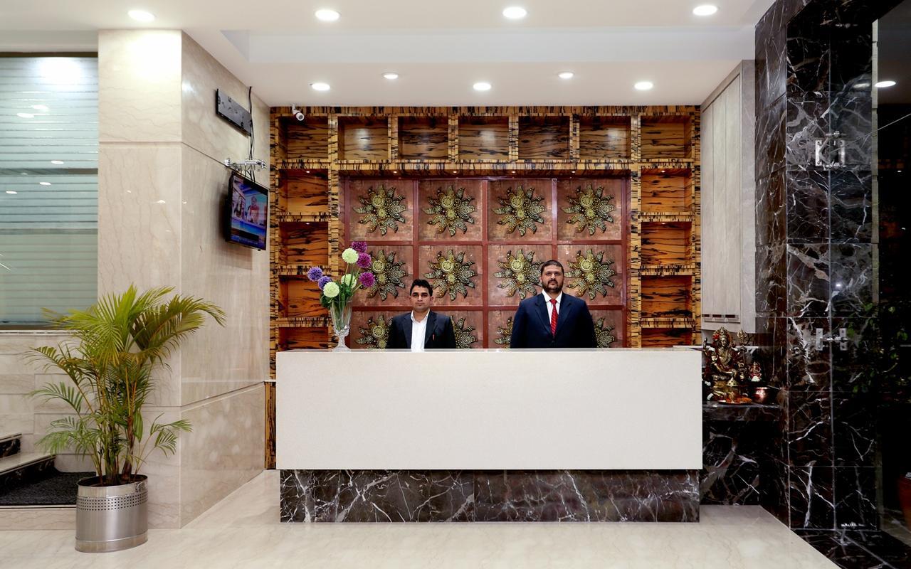 Hotel The Grand Inn Jammu Buitenkant foto